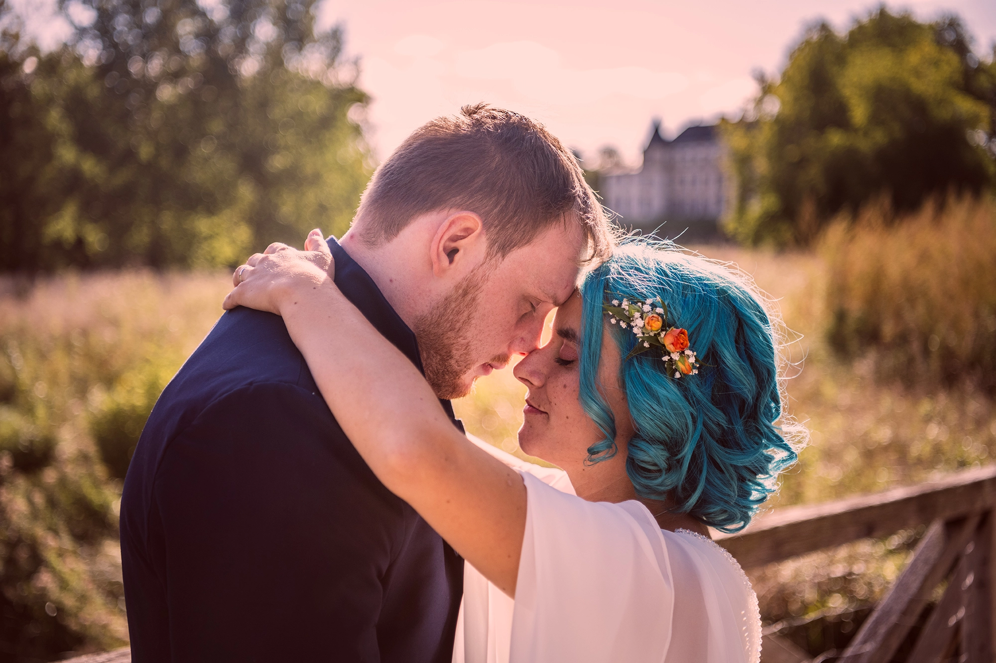 Séance photo de couple mariage d'automne champêtre terracotta