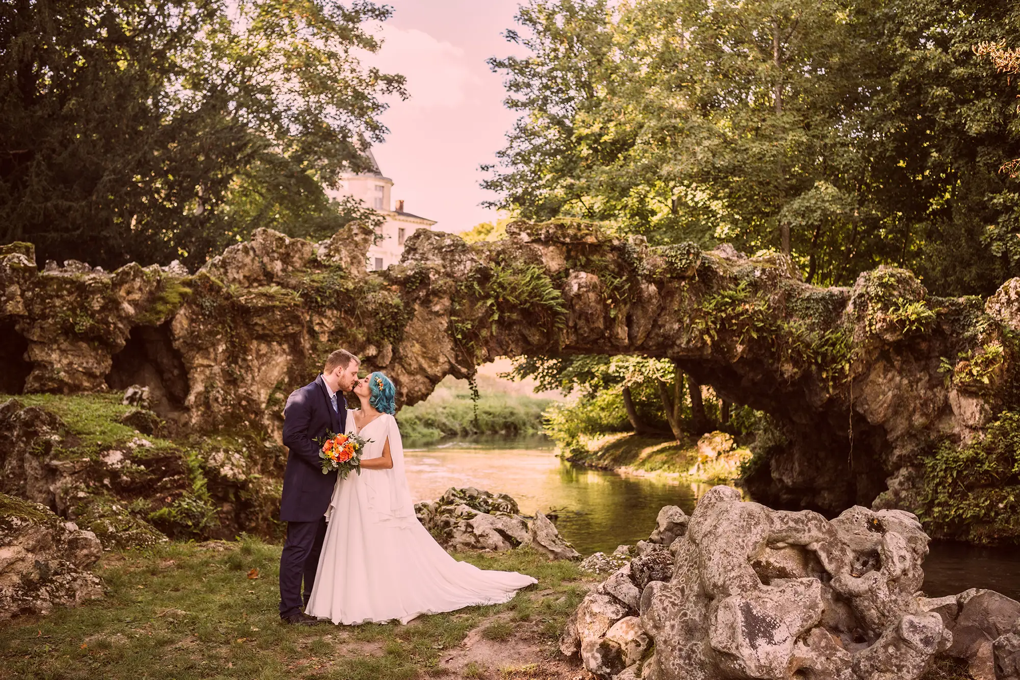 You are currently viewing Ils se sont rebellés : leur mariage féérique et coloré en Essonne