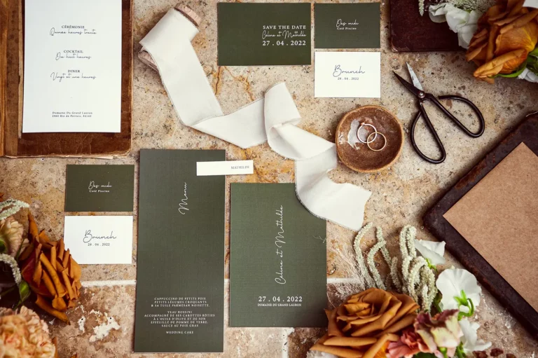 Flatlay papèterie mariage bohème thème Provence