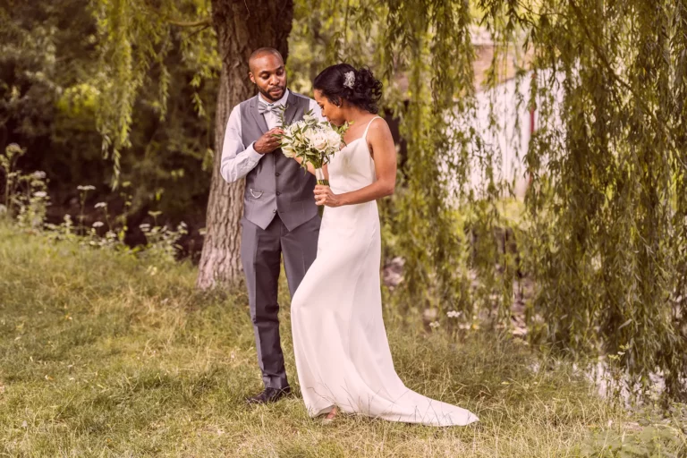 Ils se sont rebellés : leur mariage champêtre chic aux Écuries du Gâtinais